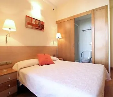 Hostal Felipe II 바르셀로나 0*,